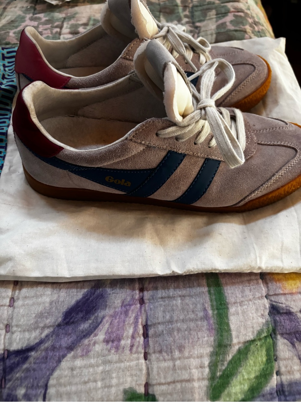 Gola Women's Suede Sneakers in Light purple/gray, Navy & Gum, size 8. - Picture 2 of 5